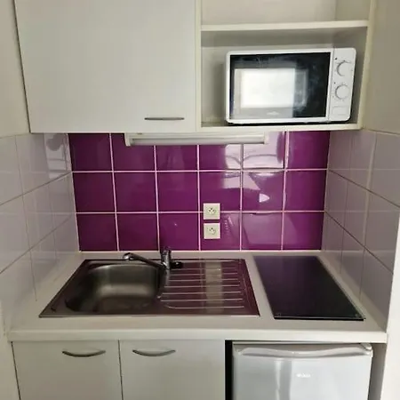 Studio Tout Equipe Ideal Pour 1 Ou 2 Personnes *